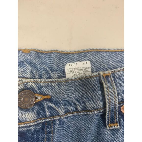 Vintage Levi's Denim Shorts - Picture 4 of 7